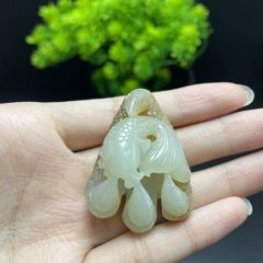新疆和田玉且末糖白玉抓住机遇鱼手把件鹰爪鲤鱼手把玩件